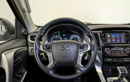 Mitsubishi Pajero Sport III рестайлинг, 2017 год, 3 100 000 рублей, 11 фотография