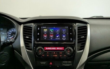 Mitsubishi Pajero Sport III рестайлинг, 2017 год, 3 100 000 рублей, 10 фотография