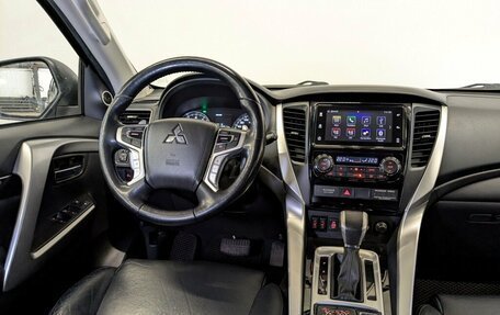 Mitsubishi Pajero Sport III рестайлинг, 2017 год, 3 100 000 рублей, 9 фотография