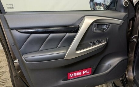 Mitsubishi Pajero Sport III рестайлинг, 2017 год, 3 100 000 рублей, 7 фотография