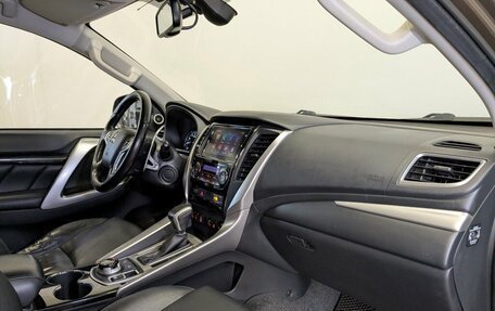 Mitsubishi Pajero Sport III рестайлинг, 2017 год, 3 100 000 рублей, 19 фотография
