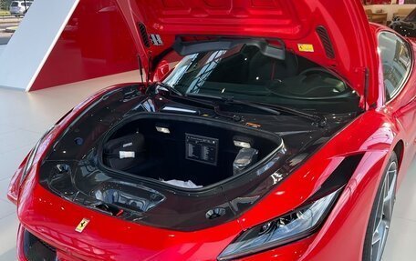 Ferrari F8, 2021 год, 27 000 000 рублей, 5 фотография