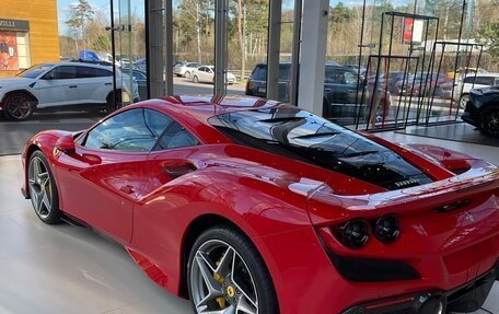 Ferrari F8, 2021 год, 27 000 000 рублей, 4 фотография