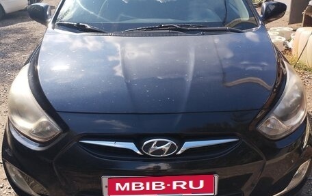 Hyundai Solaris II рестайлинг, 2012 год, 600 000 рублей, 1 фотография