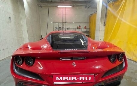Ferrari F8, 2021 год, 27 000 000 рублей, 6 фотография