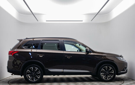 Mitsubishi Outlander III рестайлинг 3, 2022 год, 2 274 000 рублей, 4 фотография
