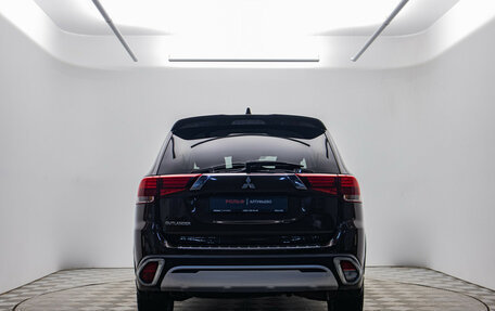 Mitsubishi Outlander III рестайлинг 3, 2022 год, 2 274 000 рублей, 6 фотография