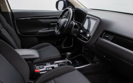 Mitsubishi Outlander III рестайлинг 3, 2022 год, 2 274 000 рублей, 9 фотография