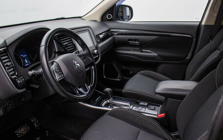Mitsubishi Outlander III рестайлинг 3, 2022 год, 2 274 000 рублей, 10 фотография