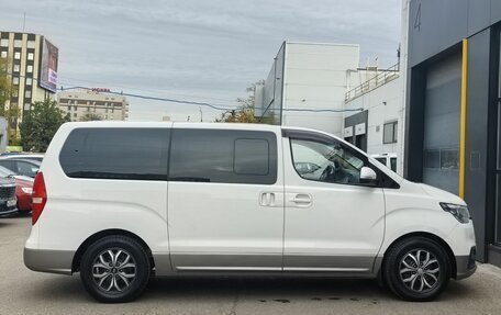 Hyundai H-1 II рестайлинг, 2018 год, 2 600 000 рублей, 4 фотография