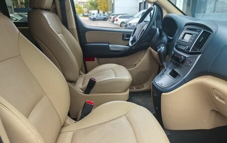 Hyundai H-1 II рестайлинг, 2018 год, 2 600 000 рублей, 12 фотография