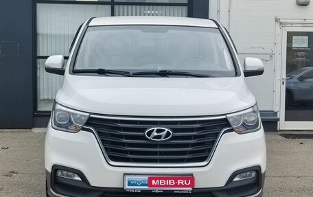 Hyundai H-1 II рестайлинг, 2018 год, 2 600 000 рублей, 2 фотография