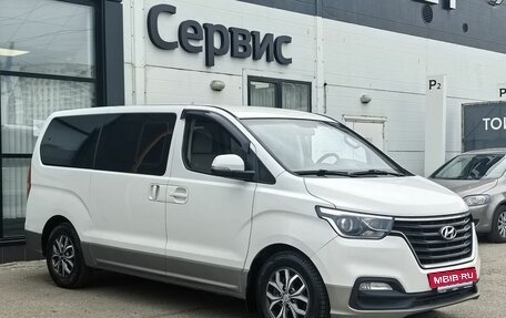 Hyundai H-1 II рестайлинг, 2018 год, 2 600 000 рублей, 3 фотография