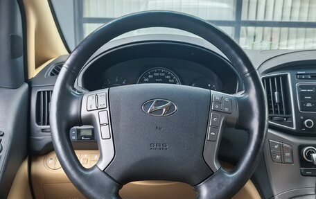 Hyundai H-1 II рестайлинг, 2018 год, 2 600 000 рублей, 16 фотография