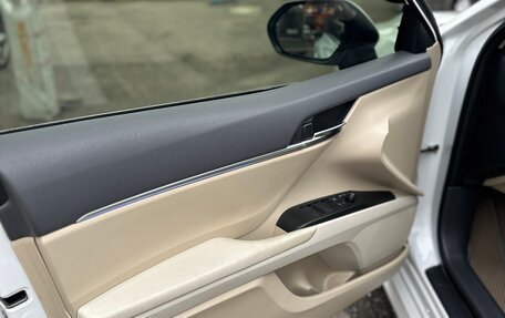 Toyota Camry, 2022 год, 3 300 000 рублей, 6 фотография
