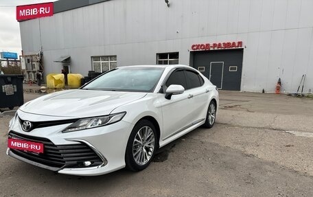 Toyota Camry, 2022 год, 3 300 000 рублей, 2 фотография