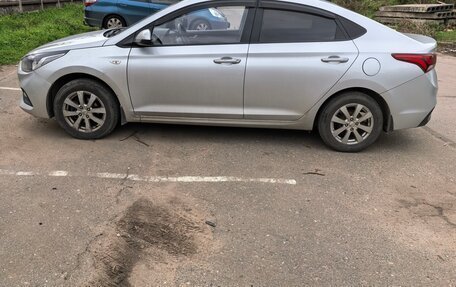 Hyundai Solaris II рестайлинг, 2017 год, 980 000 рублей, 1 фотография