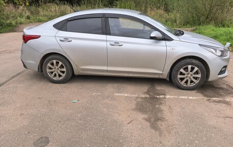 Hyundai Solaris II рестайлинг, 2017 год, 980 000 рублей, 4 фотография