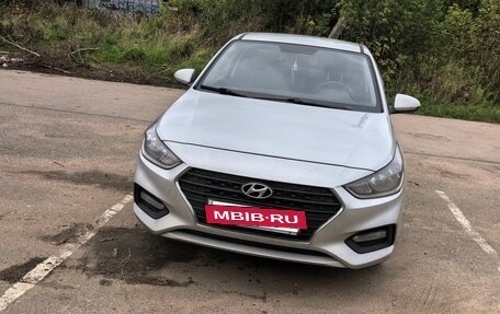 Hyundai Solaris II рестайлинг, 2017 год, 980 000 рублей, 2 фотография