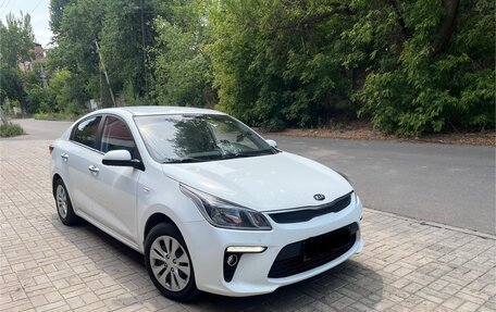 KIA Rio IV, 2018 год, 1 000 000 рублей, 2 фотография