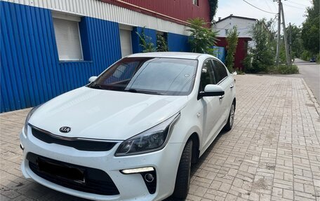 KIA Rio IV, 2018 год, 1 000 000 рублей, 3 фотография