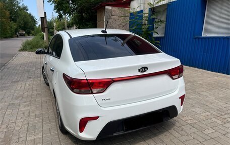 KIA Rio IV, 2018 год, 1 000 000 рублей, 4 фотография