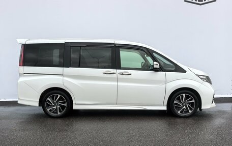 Honda Stepwgn IV, 2017 год, 1 850 000 рублей, 4 фотография