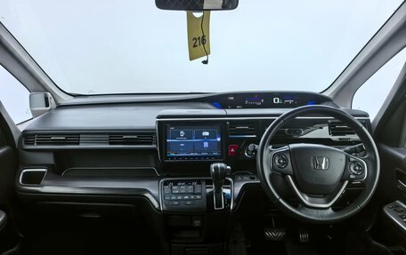 Honda Stepwgn IV, 2017 год, 1 850 000 рублей, 11 фотография