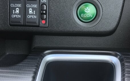 Honda Stepwgn IV, 2017 год, 1 850 000 рублей, 15 фотография