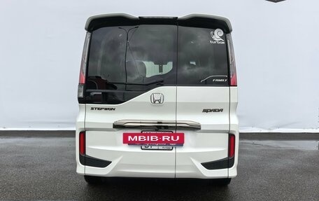 Honda Stepwgn IV, 2017 год, 1 850 000 рублей, 6 фотография