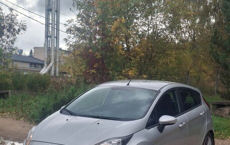 Ford Fiesta, 2015 год, 910 000 рублей, 2 фотография
