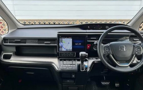 Honda Stepwgn IV, 2021 год, 2 100 000 рублей, 12 фотография