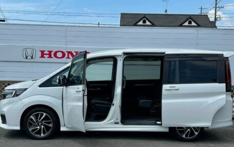 Honda Stepwgn IV, 2021 год, 2 100 000 рублей, 4 фотография
