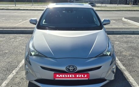 Toyota Prius IV XW50, 2017 год, 2 120 000 рублей, 2 фотография