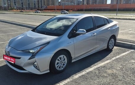 Toyota Prius IV XW50, 2017 год, 2 120 000 рублей, 3 фотография
