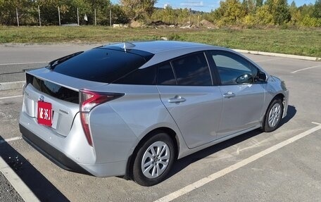 Toyota Prius IV XW50, 2017 год, 2 120 000 рублей, 6 фотография