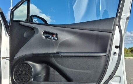 Toyota Prius IV XW50, 2017 год, 2 120 000 рублей, 21 фотография