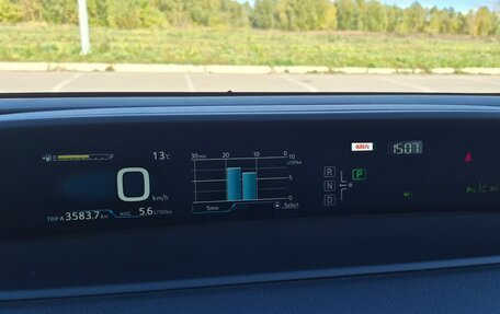 Toyota Prius IV XW50, 2017 год, 2 120 000 рублей, 38 фотография
