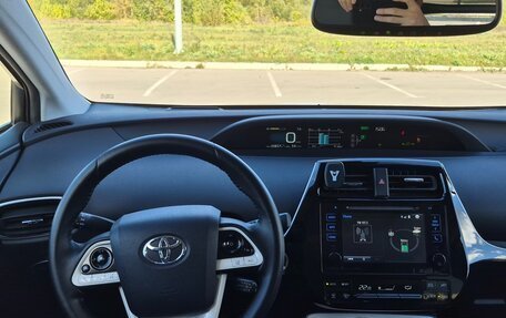 Toyota Prius IV XW50, 2017 год, 2 120 000 рублей, 30 фотография