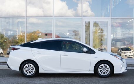Toyota Prius IV XW50, 2018 год, 1 751 000 рублей, 5 фотография