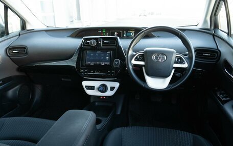 Toyota Prius IV XW50, 2018 год, 1 751 000 рублей, 11 фотография