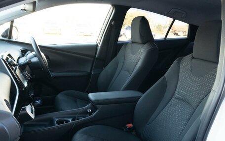 Toyota Prius IV XW50, 2018 год, 1 751 000 рублей, 13 фотография