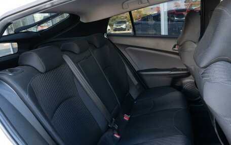 Toyota Prius IV XW50, 2018 год, 1 751 000 рублей, 14 фотография