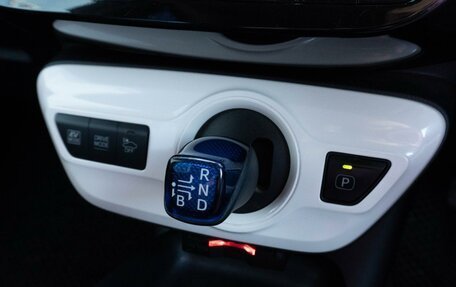 Toyota Prius IV XW50, 2018 год, 1 751 000 рублей, 18 фотография