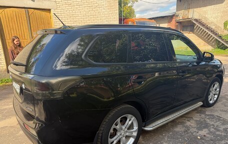 Mitsubishi Outlander III рестайлинг 3, 2013 год, 1 200 000 рублей, 4 фотография
