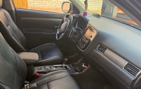 Mitsubishi Outlander III рестайлинг 3, 2013 год, 1 200 000 рублей, 6 фотография