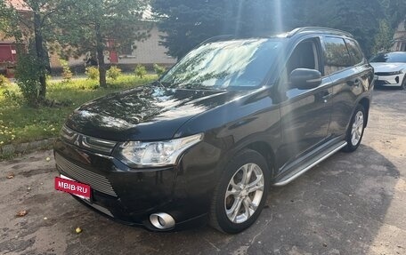 Mitsubishi Outlander III рестайлинг 3, 2013 год, 1 200 000 рублей, 2 фотография
