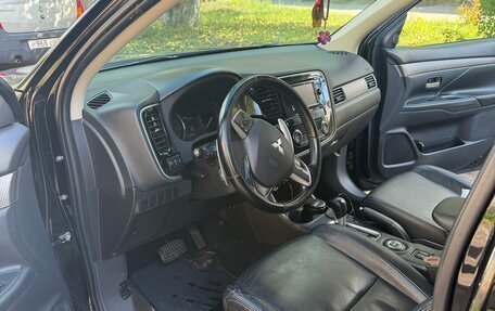 Mitsubishi Outlander III рестайлинг 3, 2013 год, 1 200 000 рублей, 10 фотография