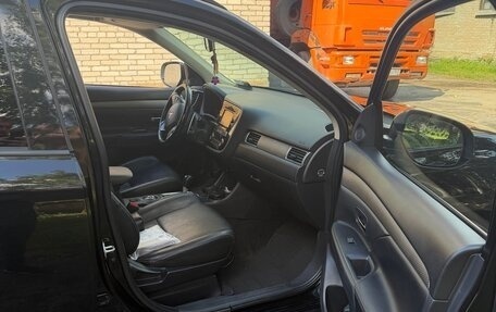 Mitsubishi Outlander III рестайлинг 3, 2013 год, 1 200 000 рублей, 5 фотография