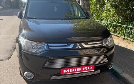 Mitsubishi Outlander III рестайлинг 3, 2013 год, 1 200 000 рублей, 15 фотография
